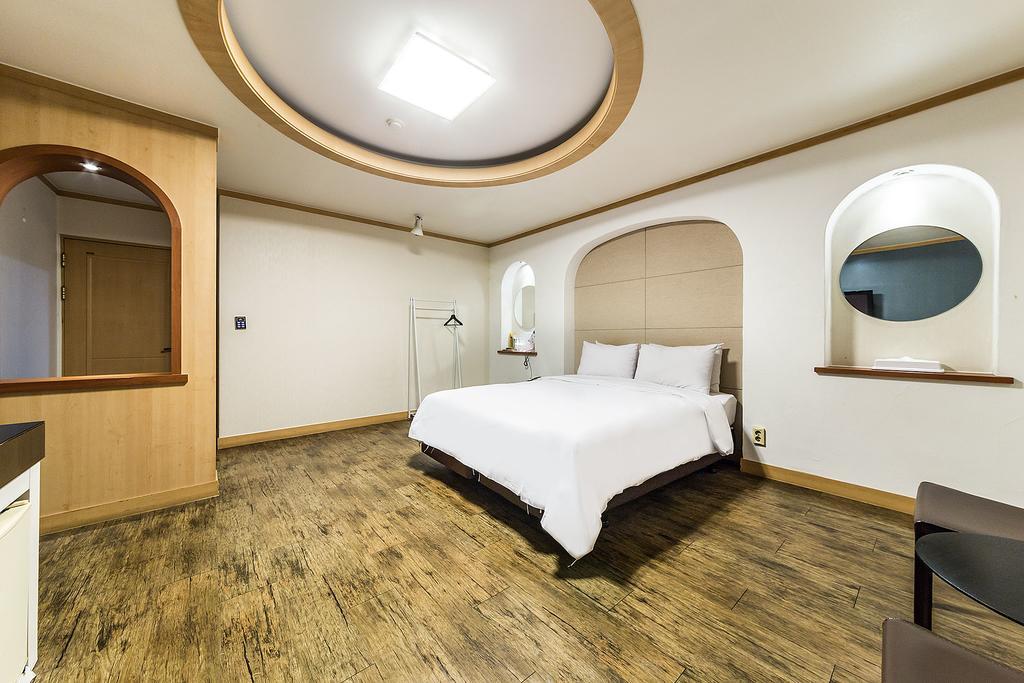 Hotel Tate ซูวอน ภายนอก รูปภาพ