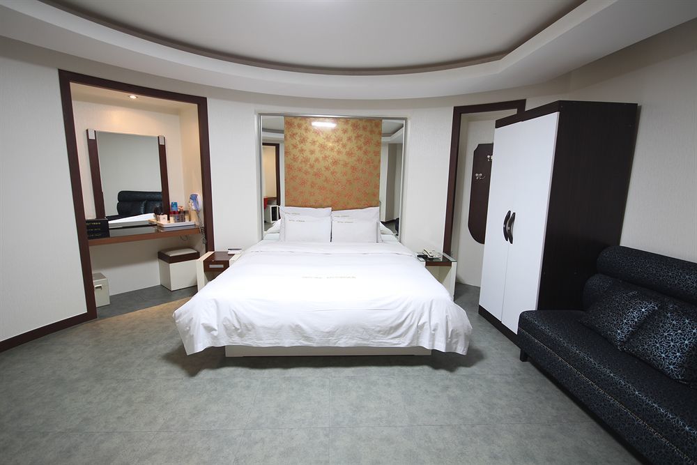 Hotel Tate ซูวอน ภายนอก รูปภาพ