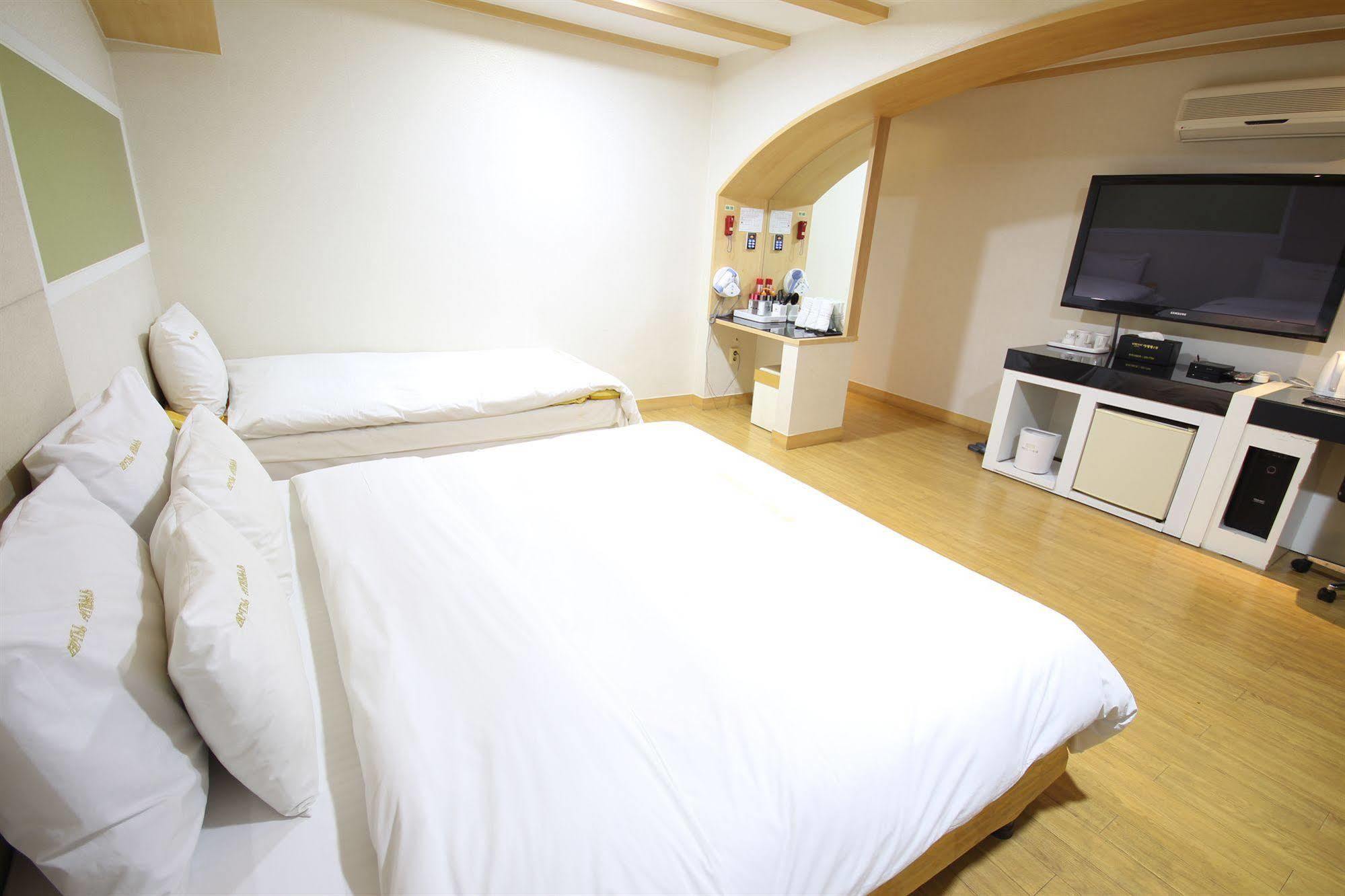 Hotel Tate ซูวอน ภายนอก รูปภาพ