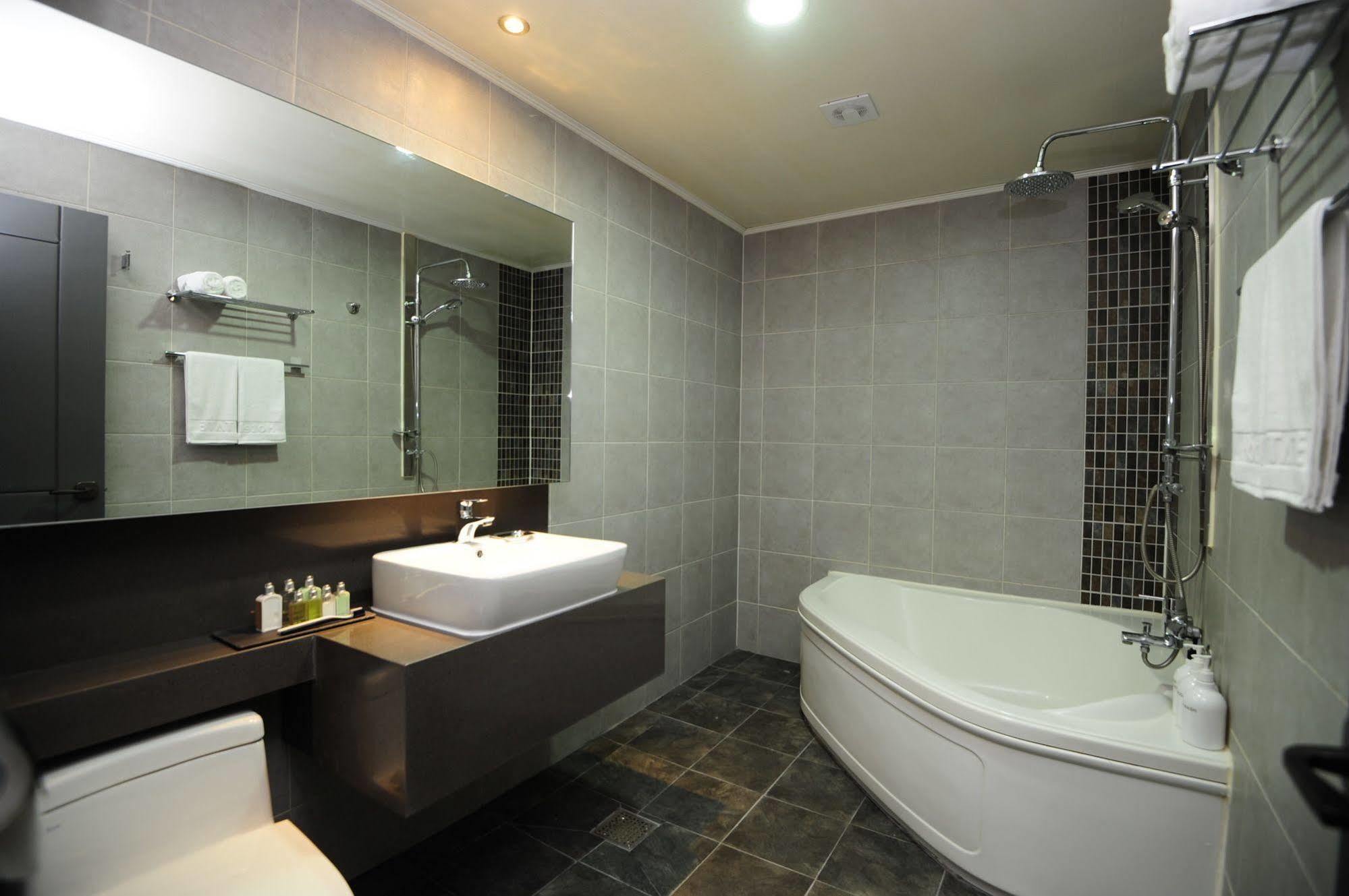 Hotel Tate ซูวอน ภายนอก รูปภาพ