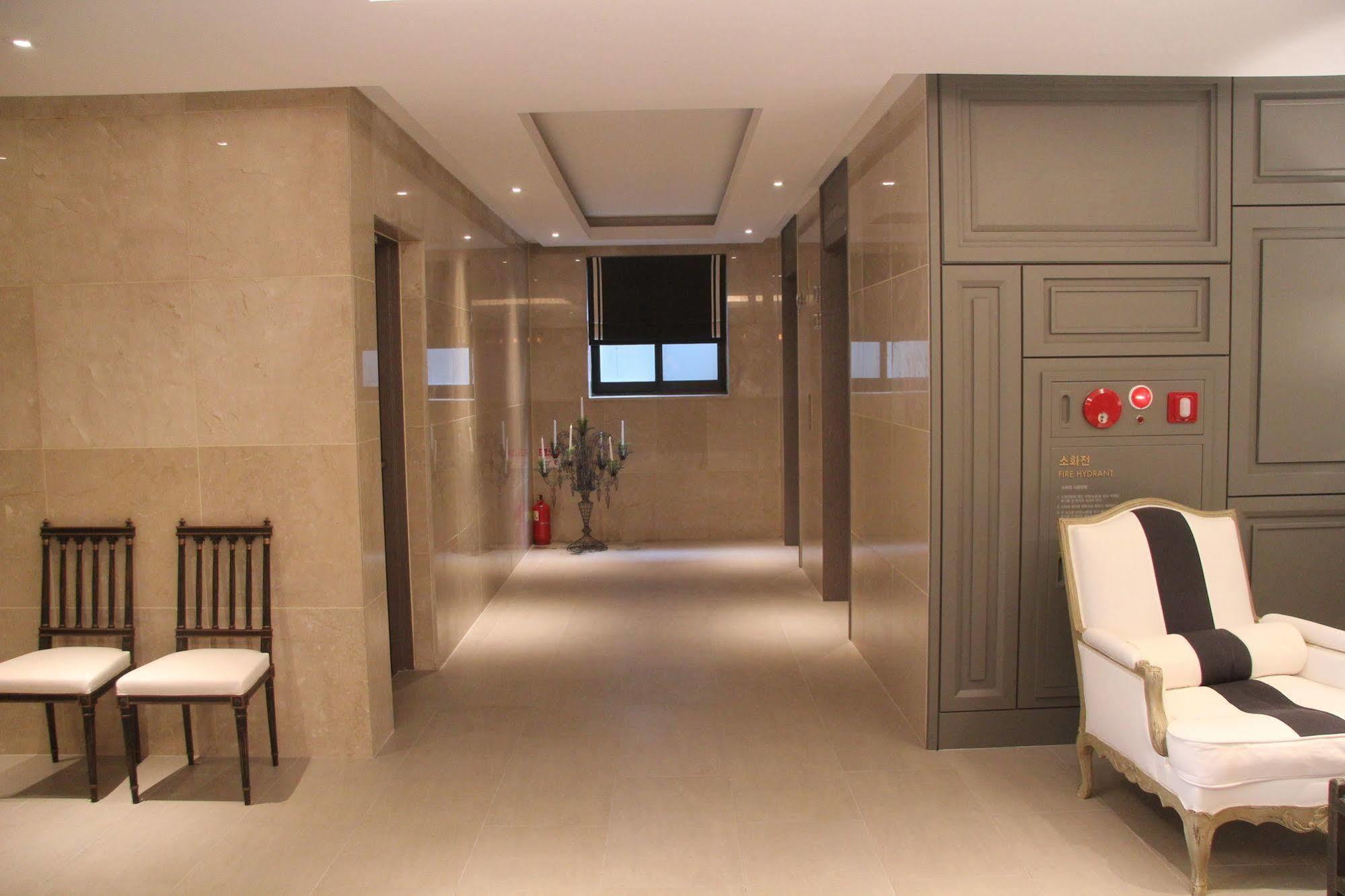 Hotel Tate ซูวอน ภายนอก รูปภาพ