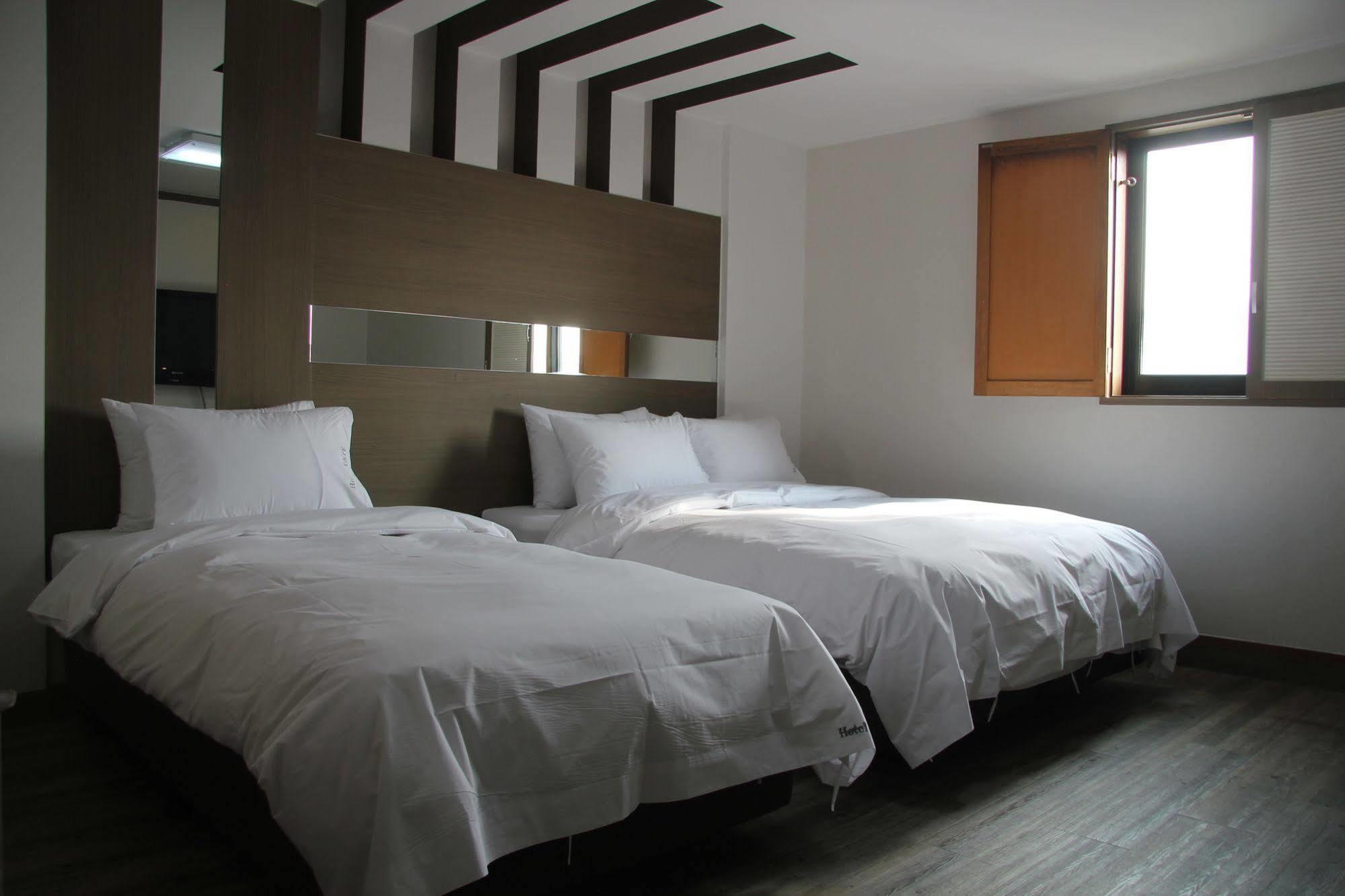 Hotel Tate ซูวอน ภายนอก รูปภาพ